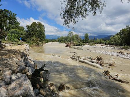 Zajezitev iztekanja Kamniške Bistrice s skalami v Nožicah